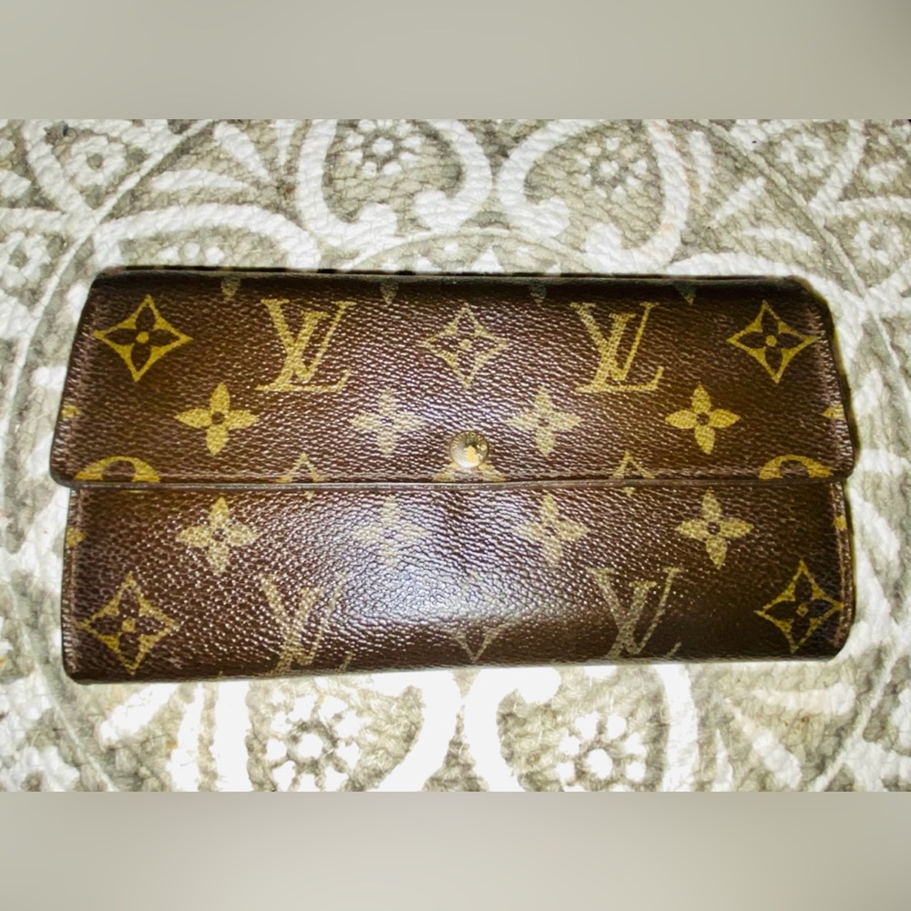 Louis Vuitton Sarah Monogram Wallet